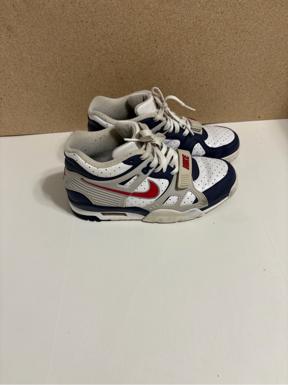 Nike Mens Retro Trainer in White, Navy & Red